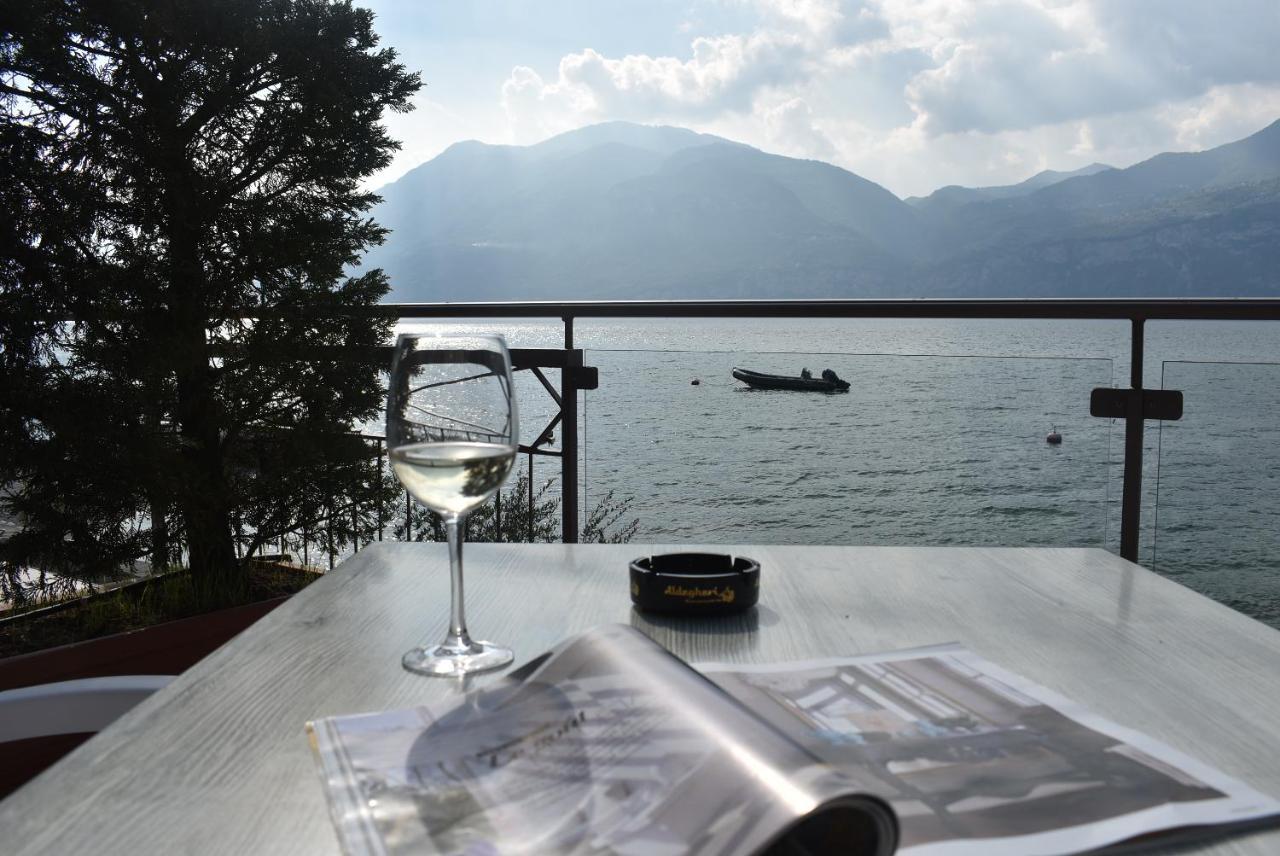 Hotel Garni Vela D'Oro เบรนโซเน ซูล การ์ดา ภายนอก รูปภาพ
