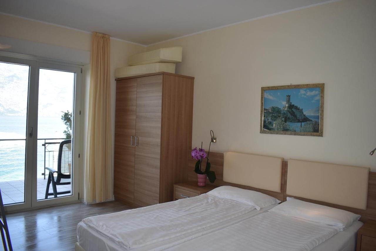 Hotel Garni Vela D'Oro เบรนโซเน ซูล การ์ดา ภายนอก รูปภาพ