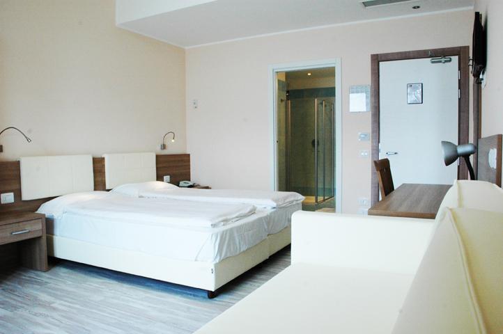 Hotel Garni Vela D'Oro เบรนโซเน ซูล การ์ดา ภายนอก รูปภาพ