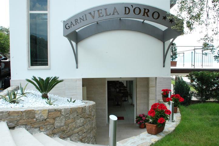 Hotel Garni Vela D'Oro เบรนโซเน ซูล การ์ดา ภายนอก รูปภาพ