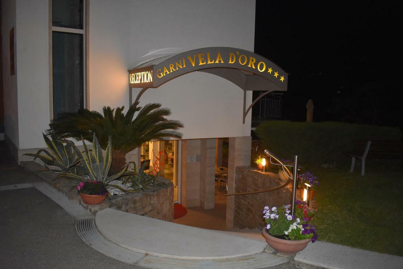 Hotel Garni Vela D'Oro เบรนโซเน ซูล การ์ดา ภายนอก รูปภาพ